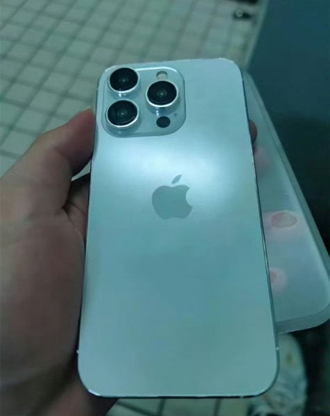 iPhone 15 jonli tasviri